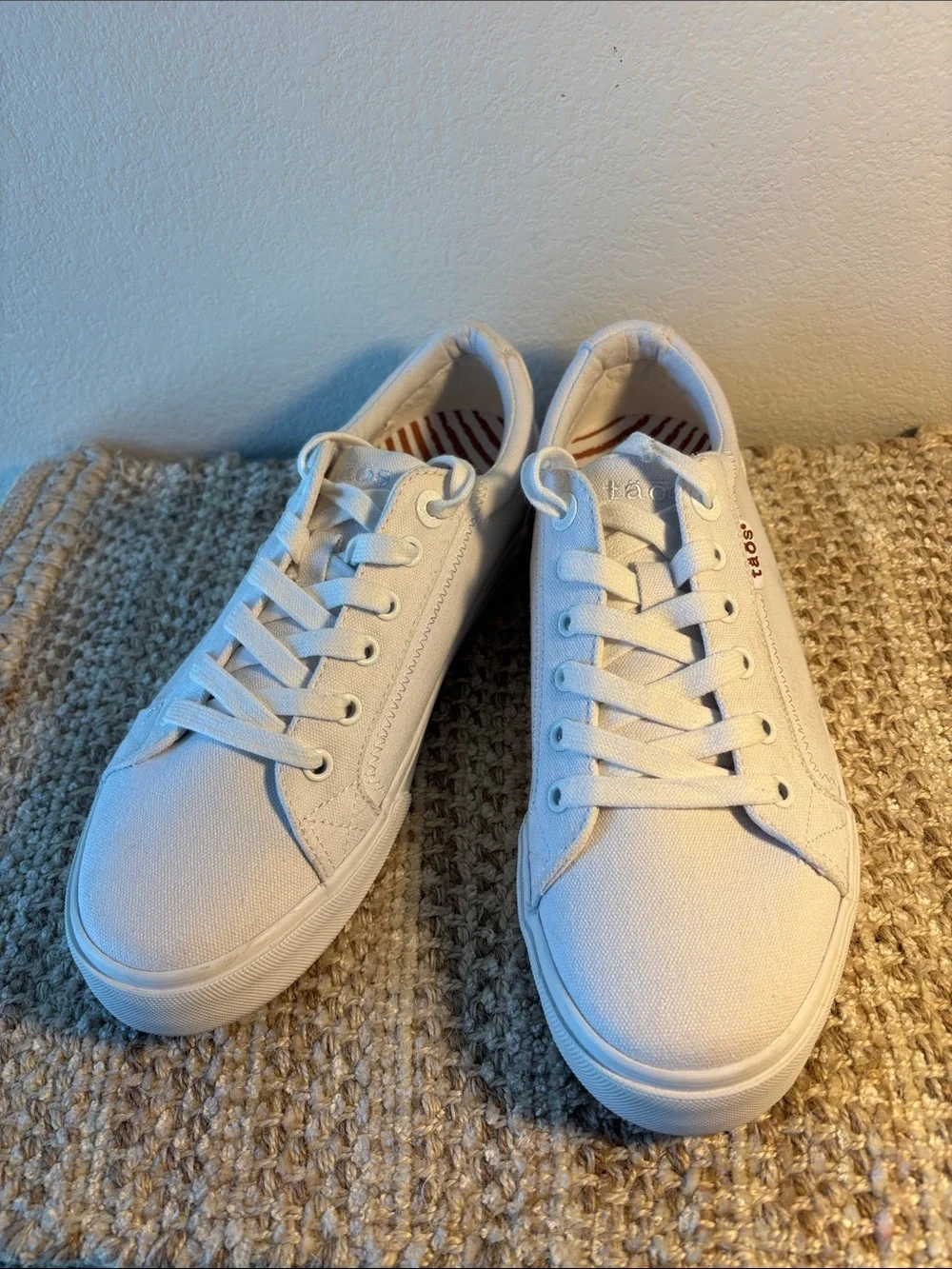 Taos Footwear White Canvas Lace-Up Sneakers
